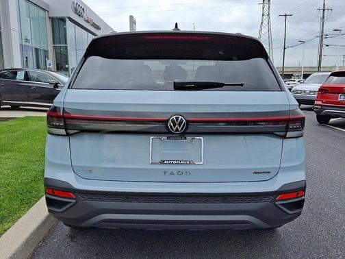 2025 Volkswagen Taos 1.5T SE Black
