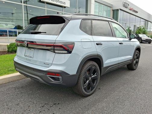2025 Volkswagen Taos 1.5T SE Black
