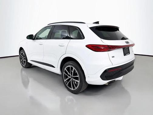 Glacier White Metallic 2026 Audi Q5 Premium Plus TFSI quattro S tronic