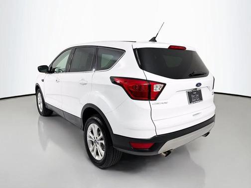 Oxford White 2019 Ford Escape SE