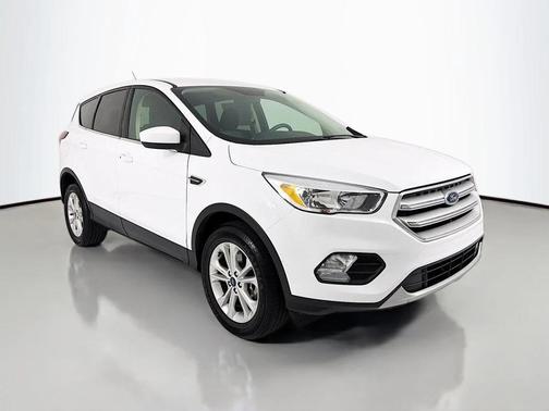 Oxford White 2019 Ford Escape SE