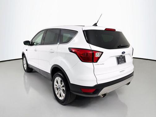 Oxford White 2019 Ford Escape SE