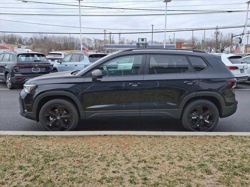 2025 Volkswagen Taos 1.5T SE Black
