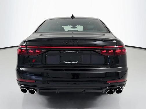 Mythos Black Metallic 2027 Audi S8 quattro