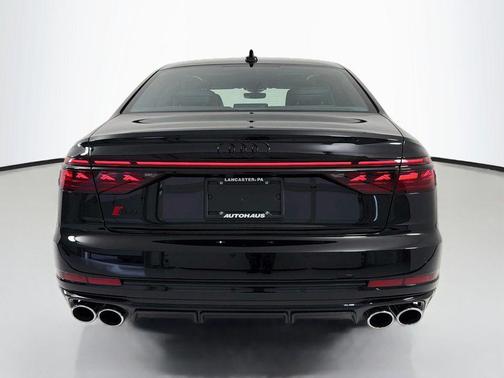 Mythos Black Metallic 2027 Audi S8 quattro