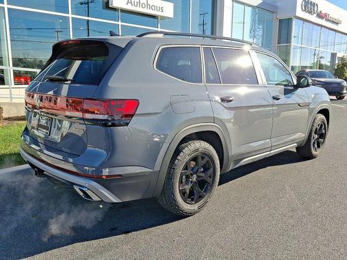 2026 Volkswagen Atlas Peak Edition