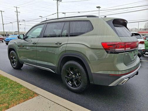 2025 Volkswagen Atlas 2.0T Peak Edition