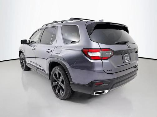 Modern Steel Metallic 2025 Honda Pilot Black Edition