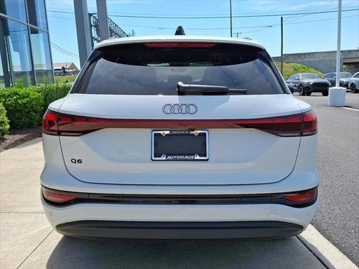 2025 Audi Q6 e-tron Premium Plus quattro