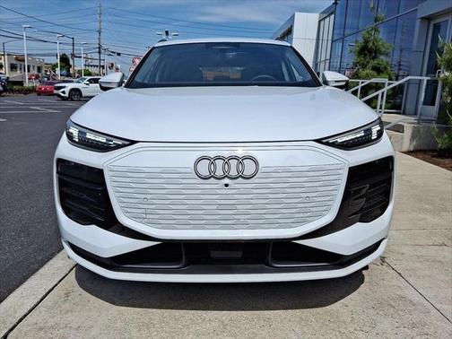 2025 Audi Q6 e-tron Premium Plus quattro