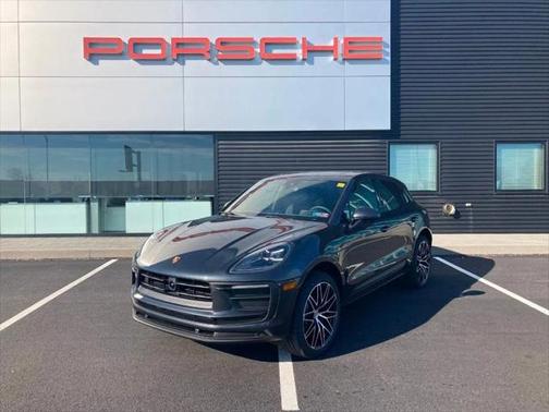 2024 Porsche Macan Base