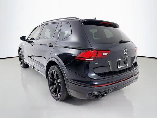 Deep Black Pearl 2023 Volkswagen Tiguan 2.0T SE R-Line Black 4MOTION