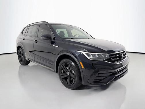Deep Black Pearl 2023 Volkswagen Tiguan 2.0T SE R-Line Black 4MOTION