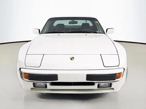 White 1987 Porsche 944
