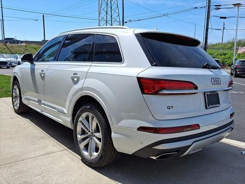 2025 Audi Q7 55 Premium Plus
