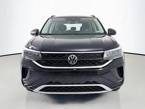 Deep Black Pearl 2024 Volkswagen Taos 1.5T S