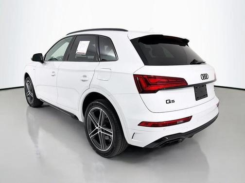 Glacier White Metallic 2023 Audi Q5 55 S line Premium Plus