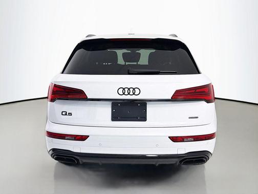Glacier White Metallic 2023 Audi Q5 55 S line Premium Plus