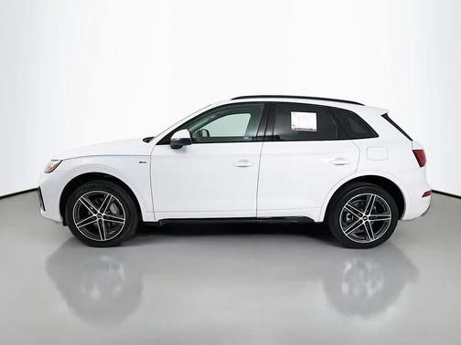 Glacier White Metallic 2023 Audi Q5 55 S line Premium Plus