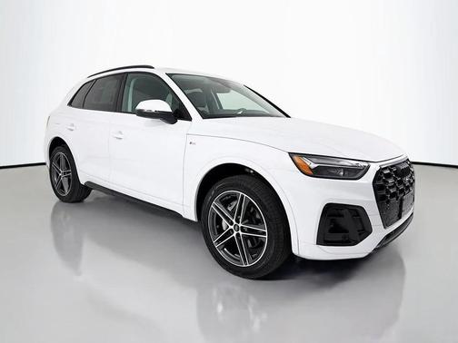 Glacier White Metallic 2023 Audi Q5 55 S line Premium Plus