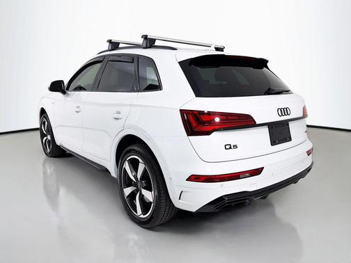 Glacier White Metallic 2024 Audi Q5 45 S line Prestige