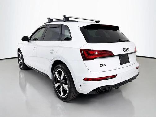 Glacier White Metallic 2024 Audi Q5 45 S line Prestige