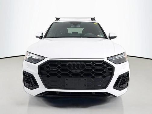 Glacier White Metallic 2024 Audi Q5 45 S line Prestige
