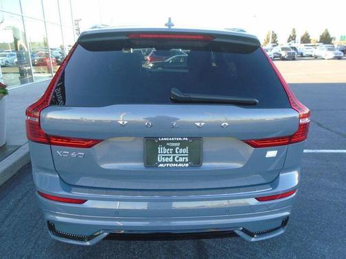 2024 Volvo XC60 Recharge Plug-In Hybrid T8 Ultimate Dark Theme