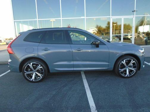 2024 Volvo XC60 Recharge Plug-In Hybrid T8 Ultimate Dark Theme