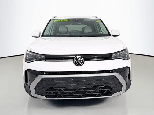 Pure White 2026 Volkswagen Taos SE