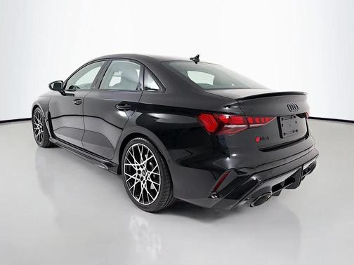 Mythos Black Metallic 2026 Audi RS 3 TFSI quattro S tronic