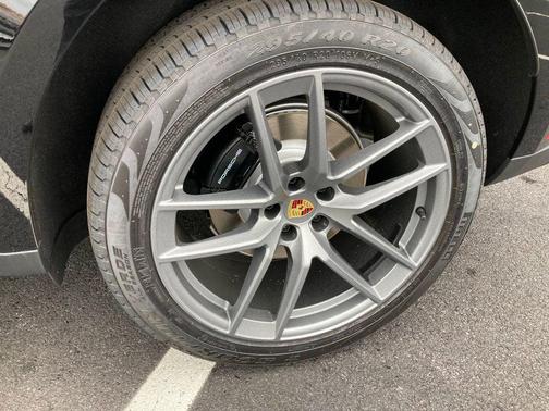 2024 Porsche Macan Base (PDK)
