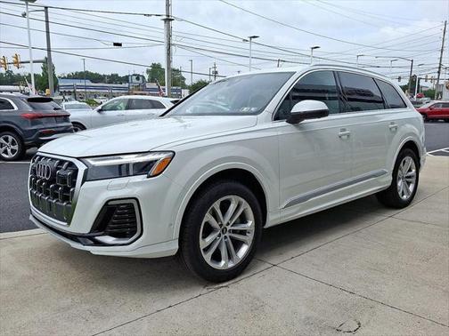 2025 Audi Q7 55 Premium