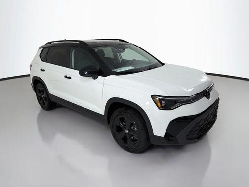 Pure White w/Deep Black Roof 2027 Volkswagen Taos SE Black