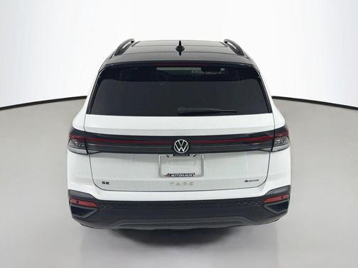 Pure White w/Deep Black Roof 2027 Volkswagen Taos SE Black