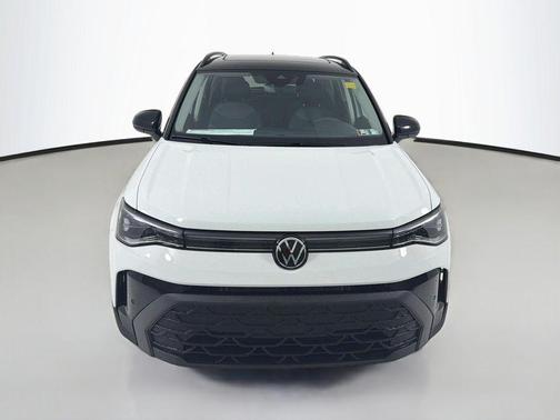 Pure White w/Deep Black Roof 2027 Volkswagen Taos SE Black