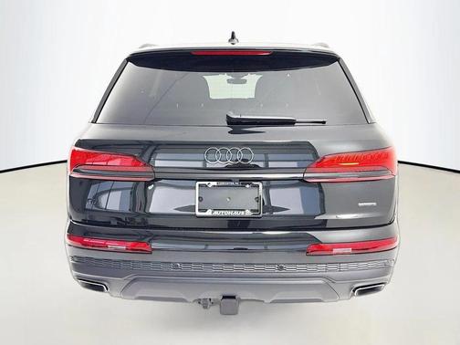 Mythos Black Metallic 2026 Audi Q7 45 Premium