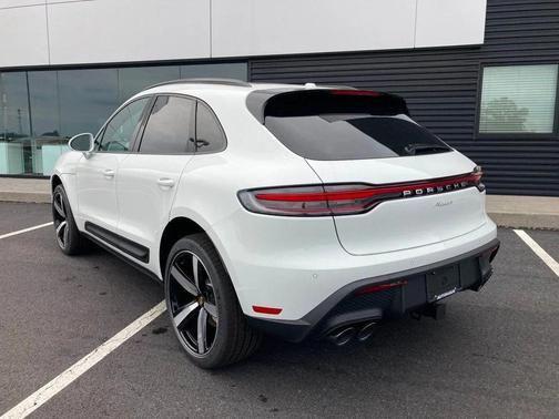2025 Porsche Macan AWD