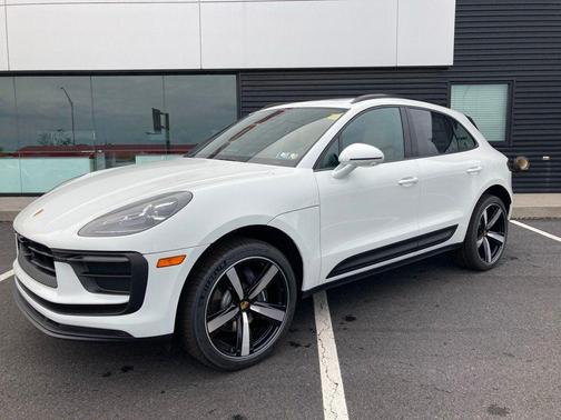 2025 Porsche Macan AWD