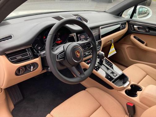 2025 Porsche Macan AWD