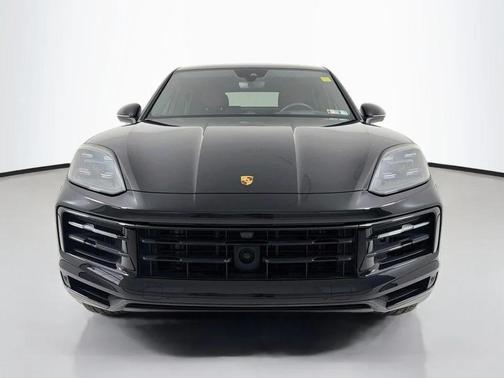 Chromite Black Metallic 2024 Porsche Cayenne Coupe