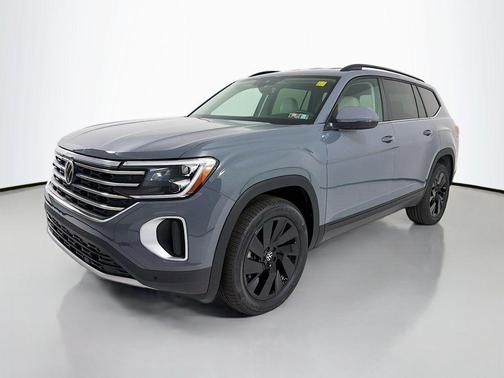 Pure Gray 2026 Volkswagen Atlas 2.0T SE w/Technology 4MOTION