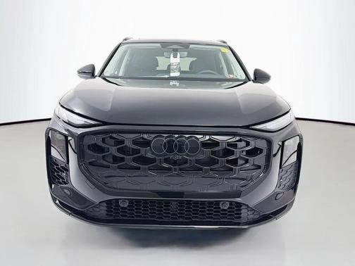 Mythos Black Metallic 2026 Audi Q3 TFSI quattro S tronic