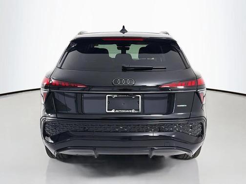 Mythos Black Metallic 2026 Audi Q3 TFSI quattro S tronic