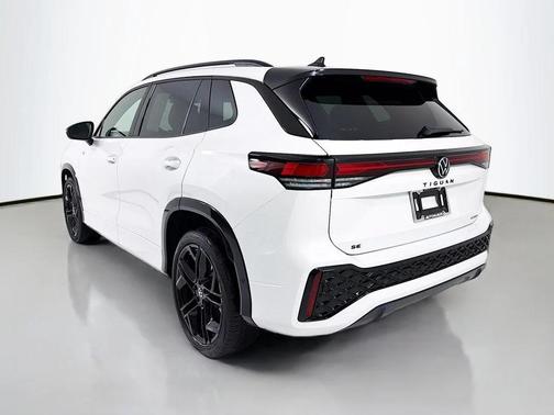 Opal White Pearl 2025 Volkswagen Tiguan 2.0T SE R-Line Black 4MOTION