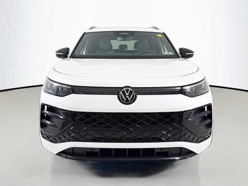 Opal White Pearl 2025 Volkswagen Tiguan 2.0T SE R-Line Black 4MOTION