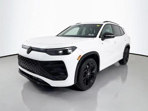 Opal White Pearl 2025 Volkswagen Tiguan 2.0T SE R-Line Black 4MOTION