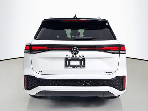 Opal White Pearl 2025 Volkswagen Tiguan 2.0T SE R-Line Black 4MOTION