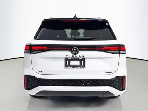 Opal White Pearl 2025 Volkswagen Tiguan 2.0T SE R-Line Black 4MOTION