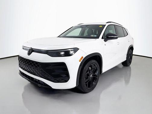 Opal White Pearl 2025 Volkswagen Tiguan 2.0T SE R-Line Black 4MOTION